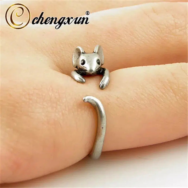 Boho Chic Charm: CHENGXUN Vintage Brass Knuckle Ring - Adjustable Mouse Animal Wrap Weeding Ring - Ladies Fashion Jewelry for Timeless Style
