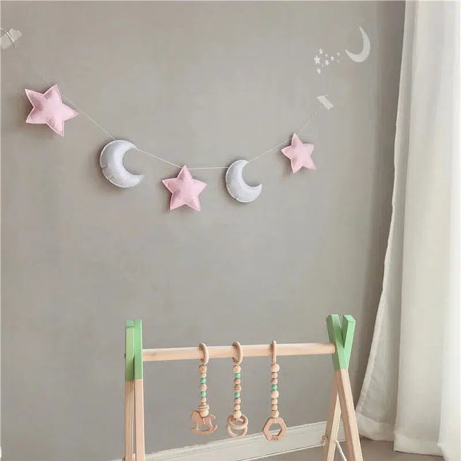 Add a touch of Nordic charm to your space with this felt fabric string star garland. Perfect for parties, baby showers, or adorning kids' rooms