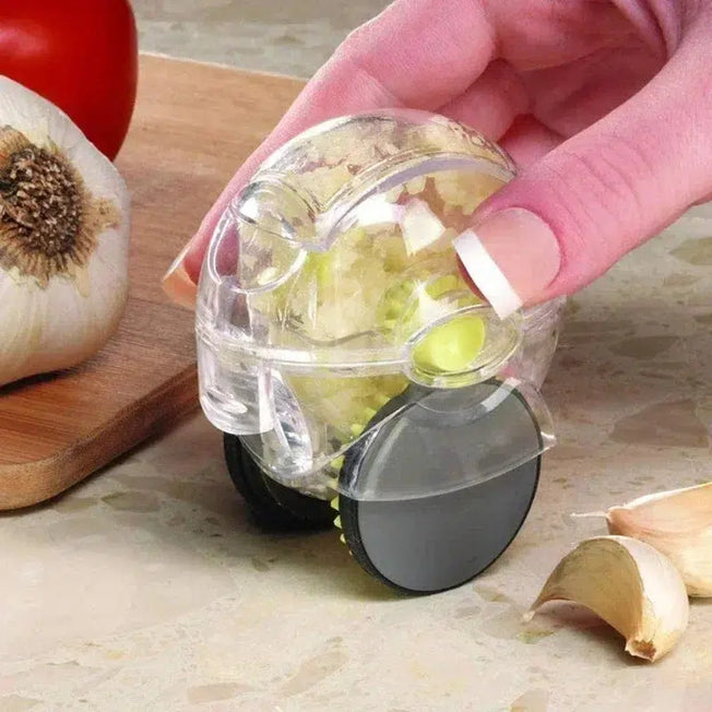 Effortless Garlic Prep: Kitchen Gadget Wheel Garlic Chopper – Mince Garlic Easily with this Handy Roller Crusher, a Must-Have Kitchen Tool.