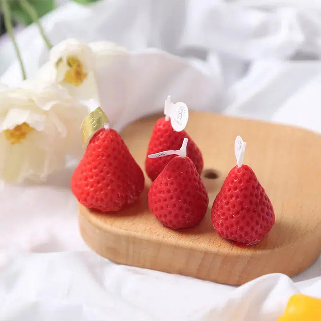Fruity Delight: Add a sweet touch to your home or party decor with these 4pcs/1pc Strawberry Orange scented soy wax candles