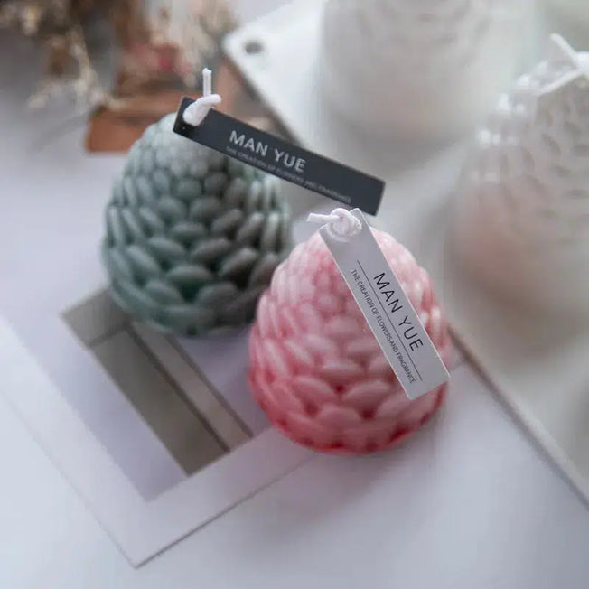 Create Unique Candles: Craft your own aromatic candles with the 3D Pine Cones Silicone Candle Mold