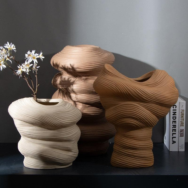 Elegant Vase Striped Winding Pattern | Exquisite Ceramic Craftsmanship | Versatile Floral Centerpiece